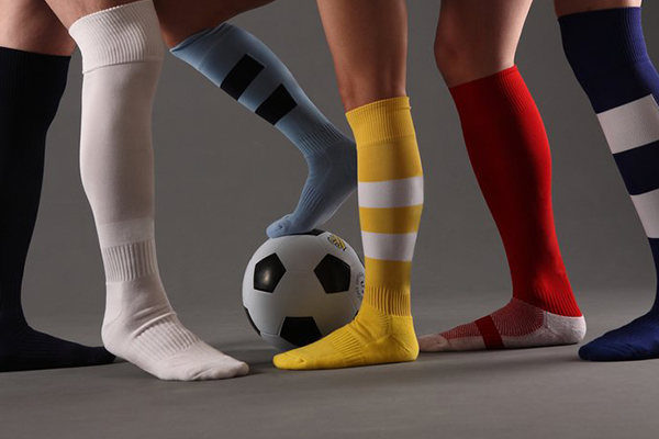足球襪(原料為150D/1環保保色滌綸高彈色紗)